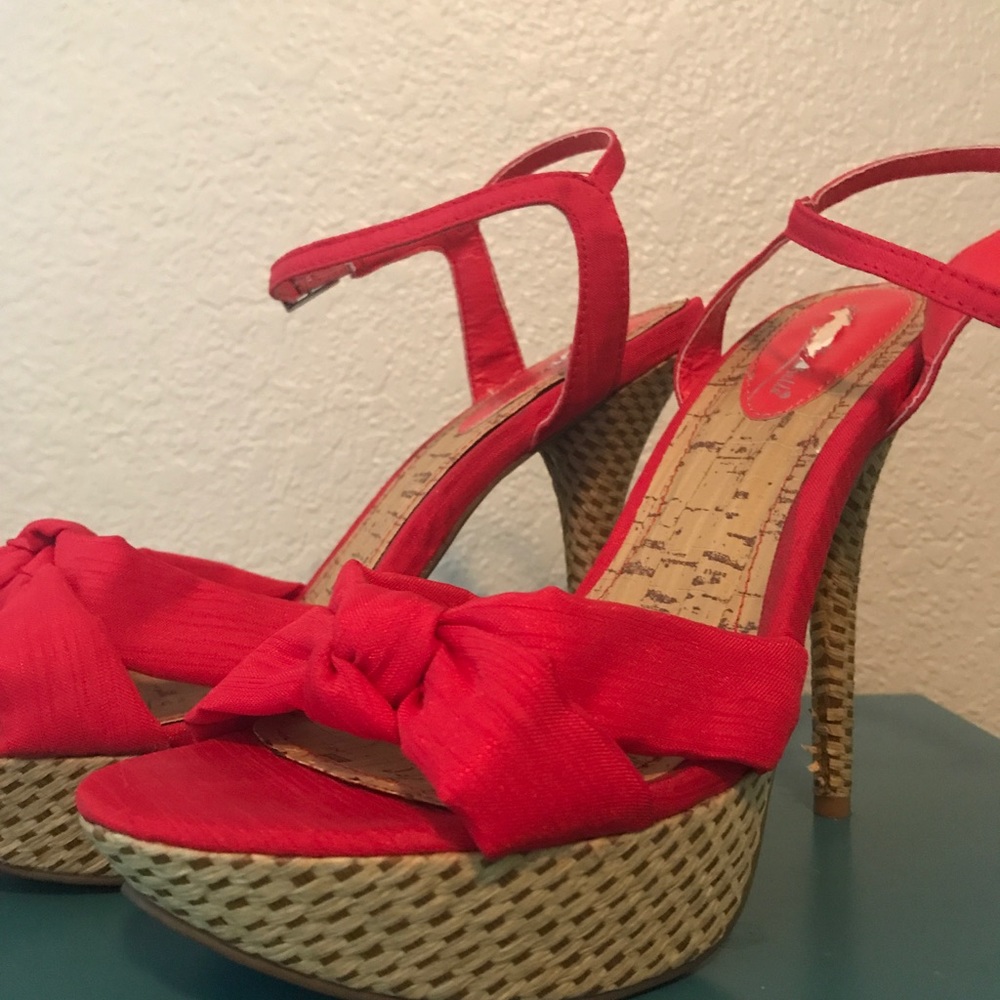 Red ankle strap heels - Picture 7 of 8